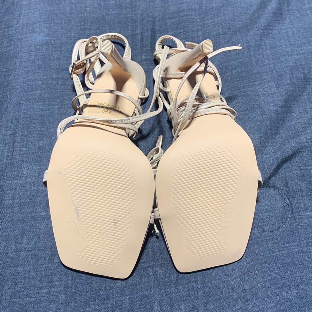 Heel - Picture 3 of 3